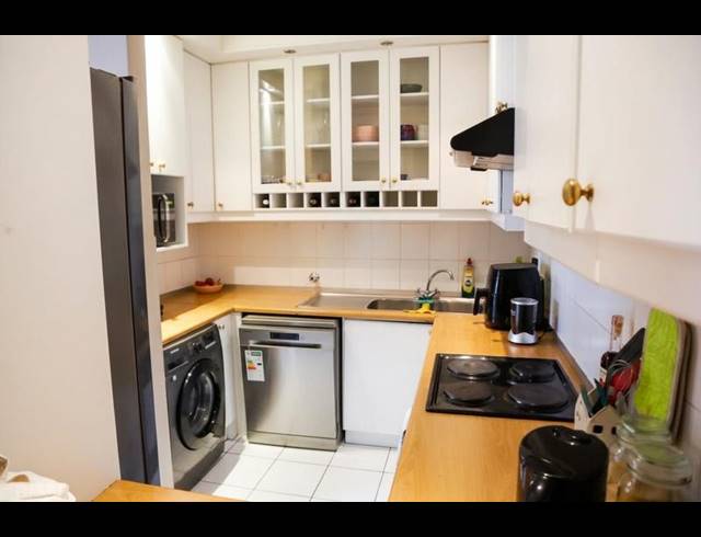 2 BEDROOM PROPERTY TO RENT IN VREDEHOEK